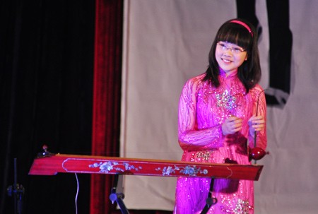 Однострунная цитра «дан-бау» - вьетнамский традиционный музыкальный инструмент - ảnh 4
